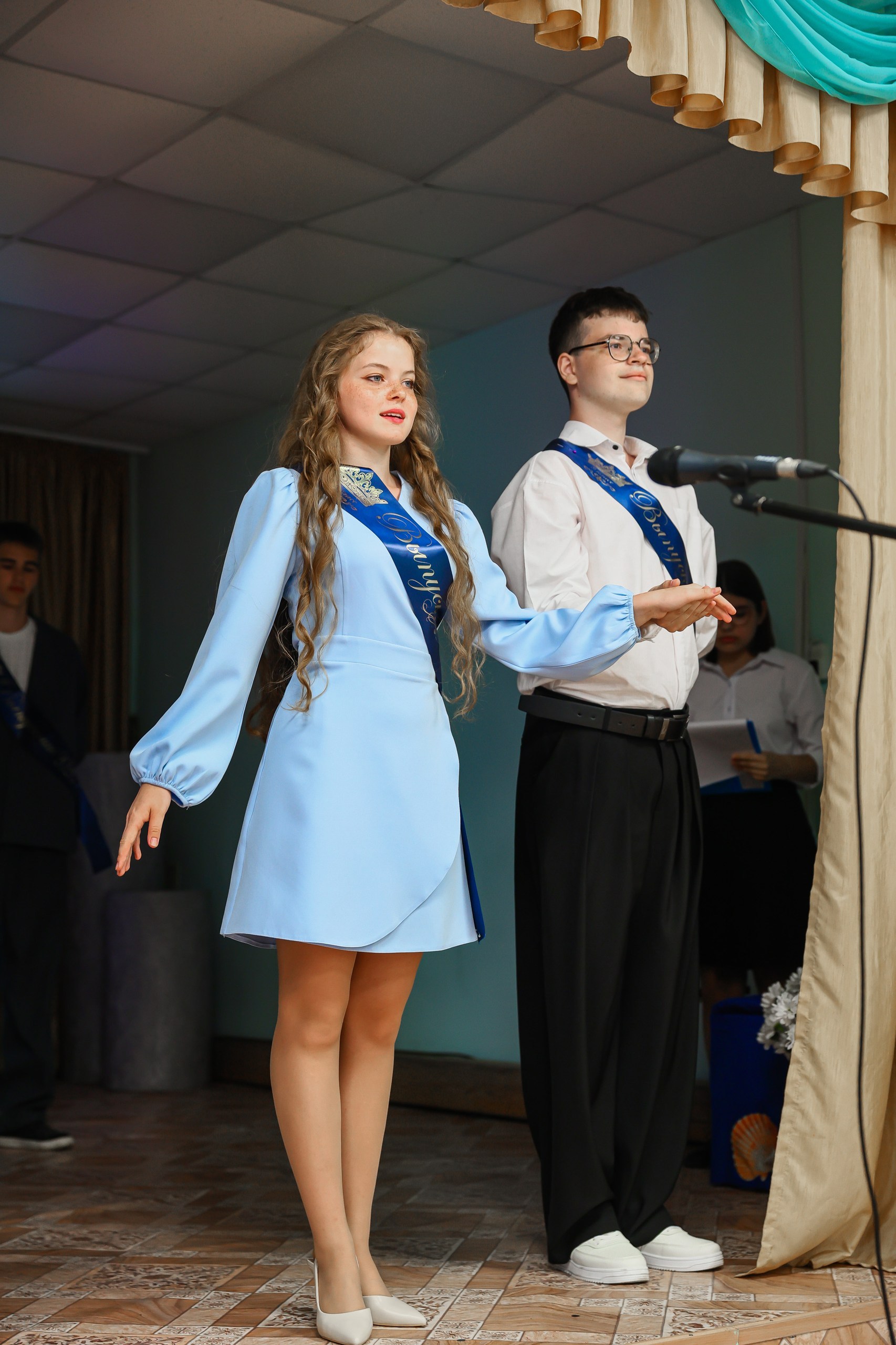 Выпускной 9 А, кадр 17