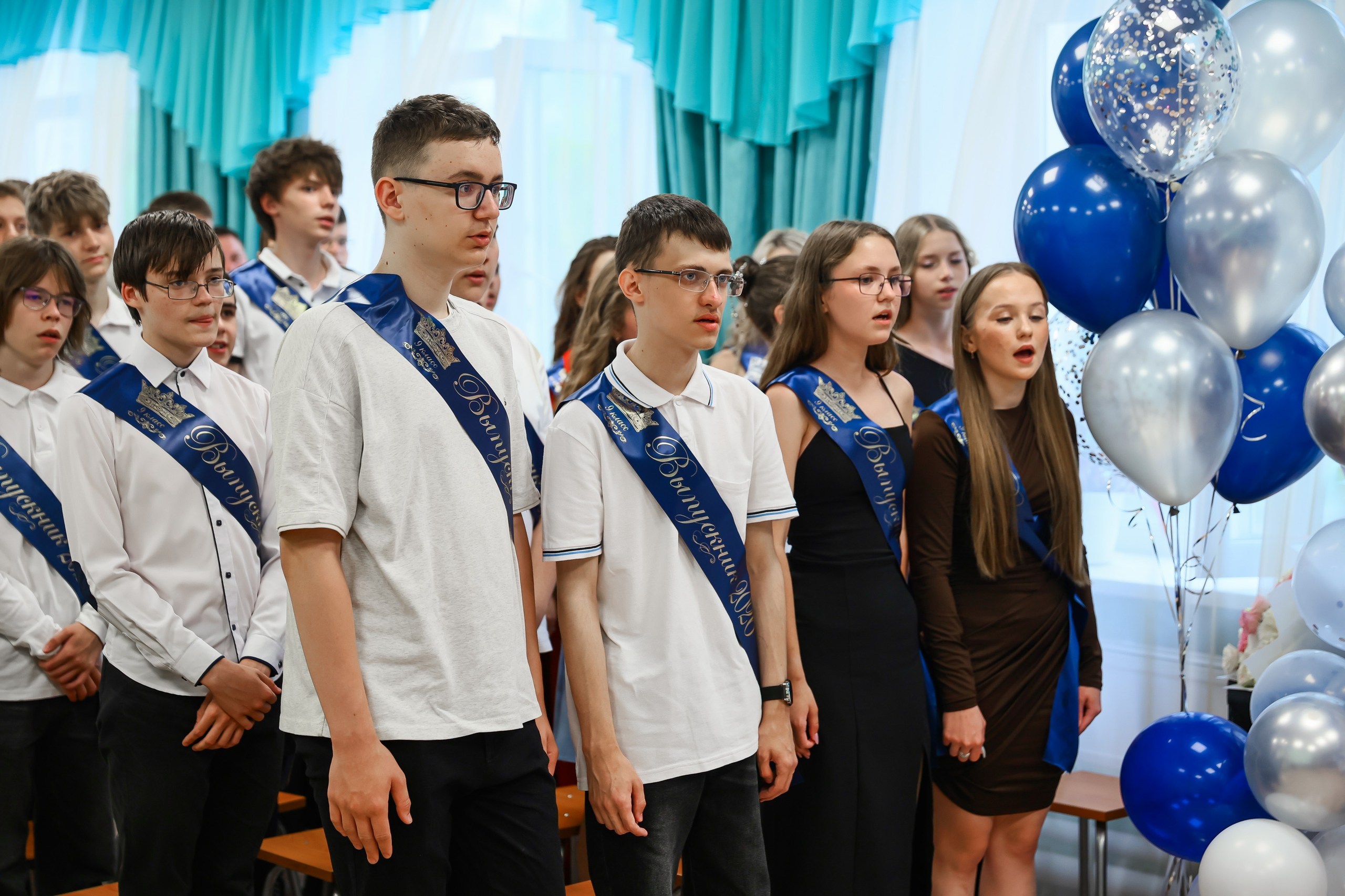 Выпускной 9 А, кадр 32